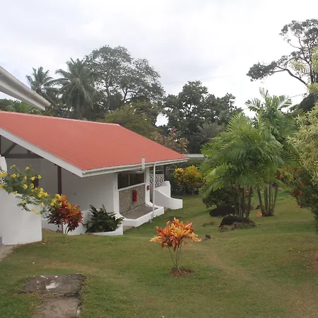 Daniella\'S Bungalows